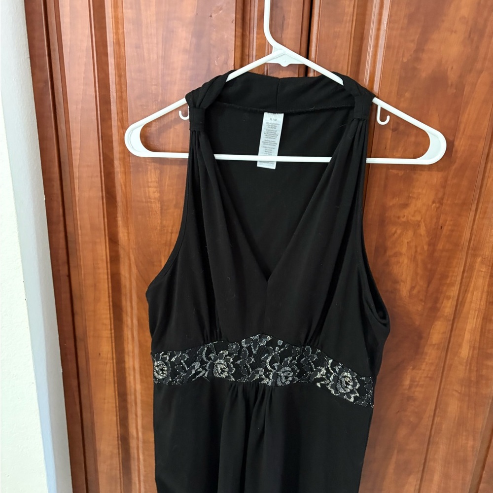 SAUF DECORATION BLACK V-NECK SLEEVELESS TANK TOP WITH DECORATION ON FRONT MEDIUM